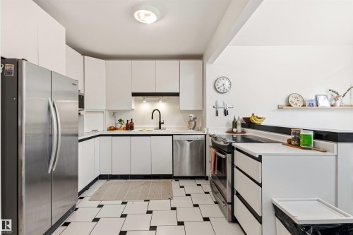 11415 73 Avenue, Edmonton, AB - Indoor Photo Showing Kitchen With Upgraded Kitchen