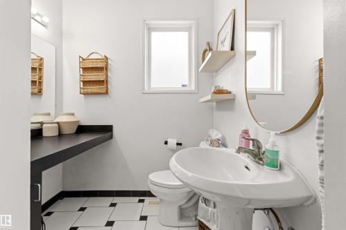 11415 73 Avenue, Edmonton, AB - Indoor Photo Showing Bathroom