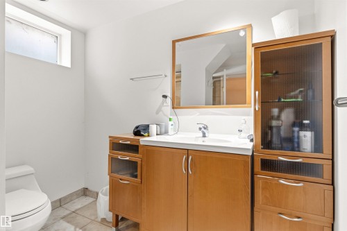11415 73 Avenue, Edmonton, AB - Indoor Photo Showing Bathroom