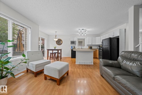 97 2021 Grantham Court Nw, Edmonton, AB - Indoor Photo Showing Living Room
