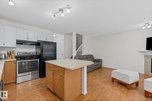 97 2021 Grantham Court Nw, Edmonton, AB - Indoor Photo Showing Kitchen