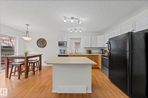 97 2021 Grantham Court Nw, Edmonton, AB - Indoor Photo Showing Kitchen