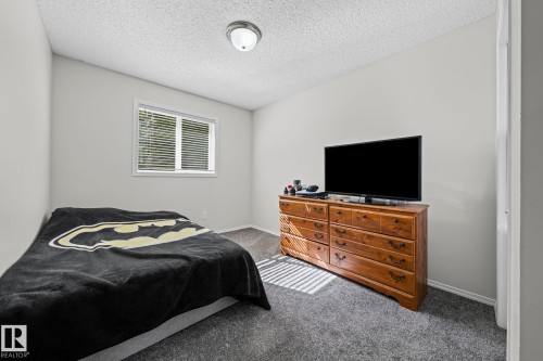 97 2021 Grantham Court Nw, Edmonton, AB - Indoor Photo Showing Bedroom