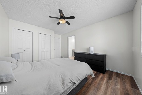 97 2021 Grantham Court Nw, Edmonton, AB - Indoor Photo Showing Bedroom