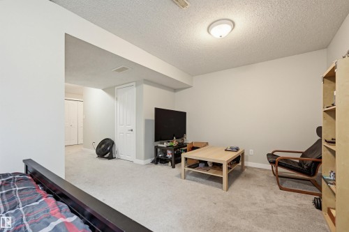 Carpeted room with neutral wall tones and a white ceiling - 11 3380 28A Avenue Nw, Edmonton, AB - Indoor