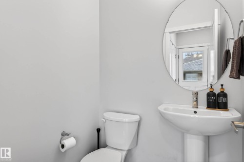 6127 Carr Road, Edmonton, AB - Indoor Photo Showing Bathroom