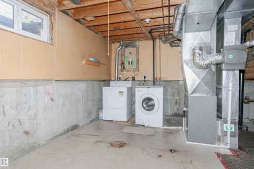 18425 95A Avenue, Edmonton, AB - Indoor Photo Showing Laundry Room