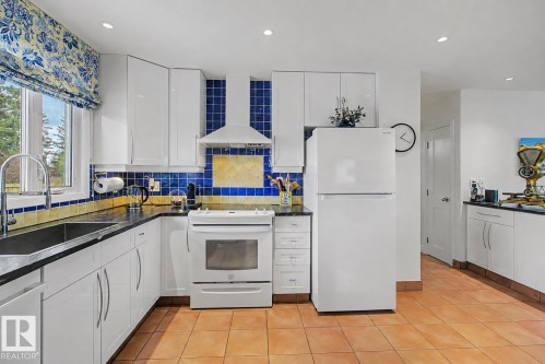 3748 117 Street, Edmonton, AB - Indoor Photo Showing Kitchen