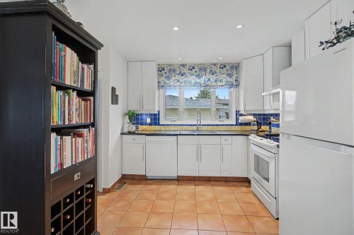 3748 117 Street, Edmonton, AB - Indoor Photo Showing Kitchen