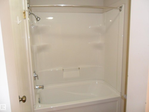 #66 8930 99 Av, Fort Saskatchewan, AB - Indoor Photo Showing Bathroom