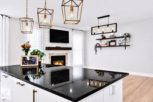 3205 41A Avenue, Edmonton, AB - Indoor Photo Showing Kitchen