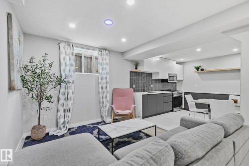3205 41A Avenue, Edmonton, AB - Indoor