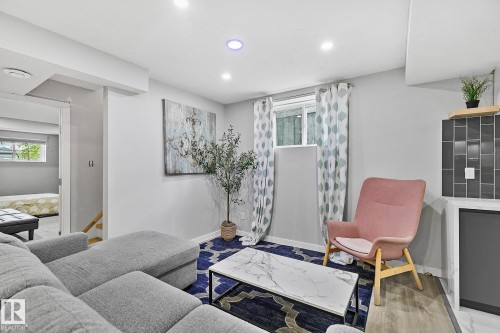 3205 41A Avenue, Edmonton, AB - Indoor