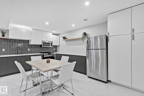 3205 41A Avenue, Edmonton, AB - Indoor Photo Showing Kitchen