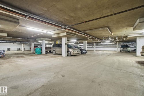 424 17011 67 Avenue, Edmonton, AB - Indoor Photo Showing Garage
