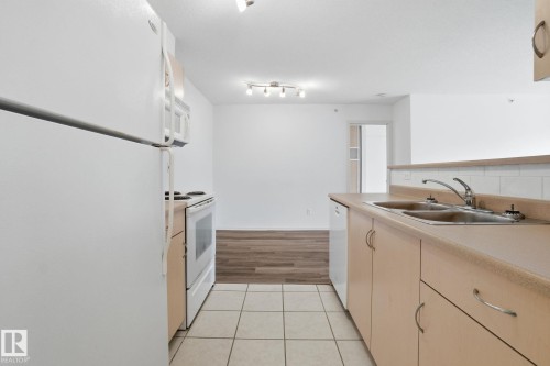 424 17011 67 Avenue, Edmonton, AB - Indoor Photo Showing Kitchen With Double Sink