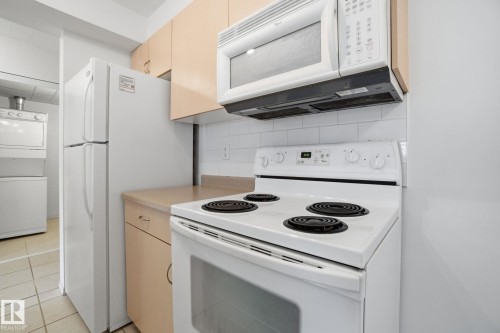 424 17011 67 Avenue, Edmonton, AB - Indoor Photo Showing Kitchen