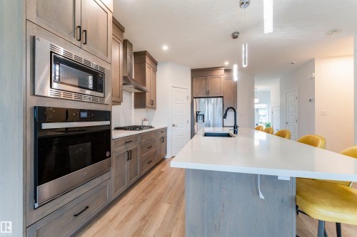 231 Orchards Boulevard, Edmonton, AB - Indoor Photo Showing Kitchen With Upgraded Kitchen