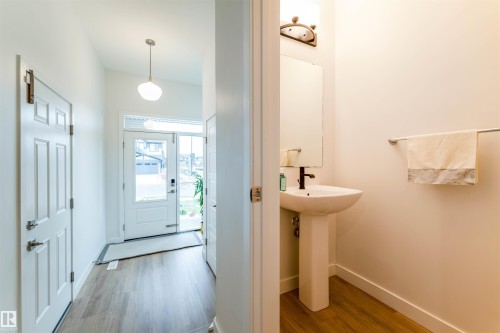 231 Orchards Boulevard, Edmonton, AB - Indoor Photo Showing Bathroom