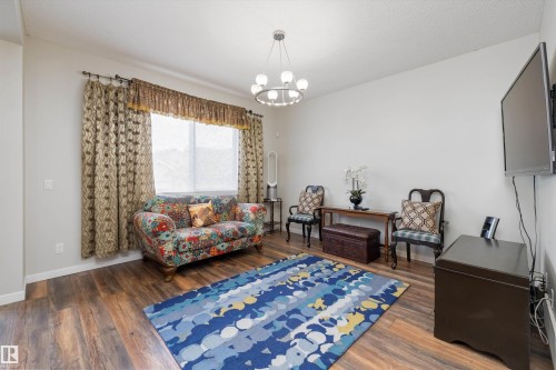 5842 Anthony Crescent, Edmonton, AB - Indoor Photo Showing Living Room