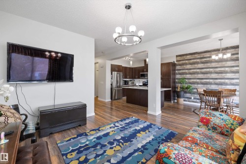 5842 Anthony Crescent, Edmonton, AB - Indoor Photo Showing Living Room