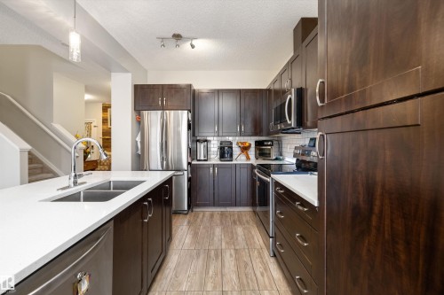 5842 Anthony Crescent, Edmonton, AB - Indoor Photo Showing Kitchen With Double Sink With Upgraded Kitchen