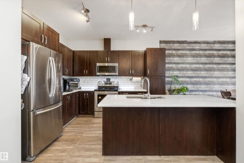 5842 Anthony Crescent, Edmonton, AB - Indoor Photo Showing Kitchen With Upgraded Kitchen