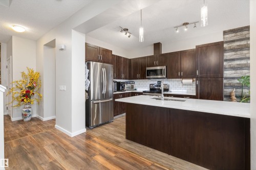 5842 Anthony Crescent, Edmonton, AB - Indoor Photo Showing Kitchen With Double Sink With Upgraded Kitchen