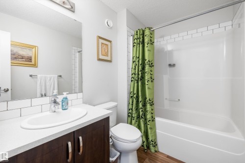 5842 Anthony Crescent, Edmonton, AB - Indoor Photo Showing Bathroom