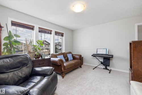 5842 Anthony Crescent, Edmonton, AB - Indoor Photo Showing Living Room