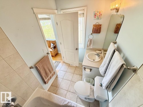 4503 Spruce Avenue, Boyle, AB - Indoor