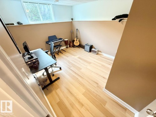 4503 Spruce Avenue, Boyle, AB - Indoor Photo Showing Gym Room