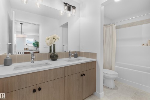 1028 Cristall Crescent, Edmonton, AB - Indoor Photo Showing Bathroom