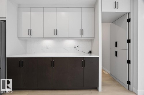 4872 Kinney Road, Edmonton, AB - Indoor Photo Showing Kitchen