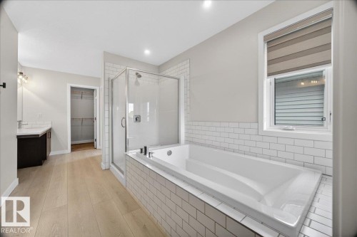 4872 Kinney Road, Edmonton, AB - Indoor Photo Showing Bathroom