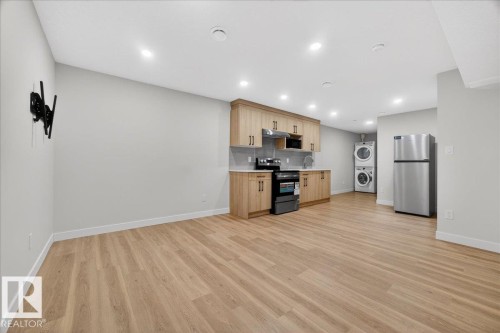 4872 Kinney Road, Edmonton, AB - Indoor Photo Showing Kitchen