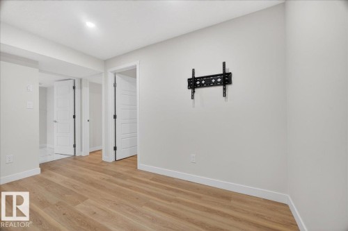 4872 Kinney Road, Edmonton, AB - Indoor Photo Showing Other Room