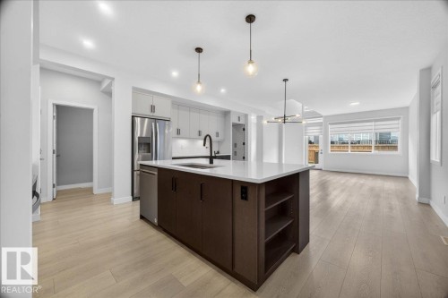 4872 Kinney Road, Edmonton, AB - Indoor Photo Showing Kitchen With Upgraded Kitchen