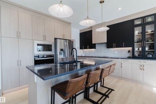 211 Edgemont Green, Edmonton, AB - Indoor Photo Showing Kitchen With Upgraded Kitchen