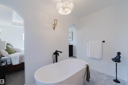 211 Edgemont Green, Edmonton, AB - Indoor Photo Showing Bathroom