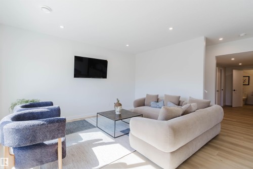 211 Edgemont Green, Edmonton, AB - Indoor Photo Showing Living Room