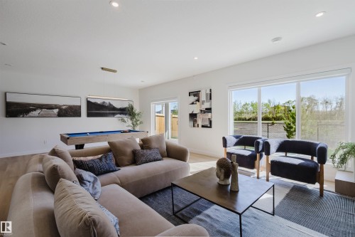 211 Edgemont Green, Edmonton, AB - Indoor Photo Showing Living Room