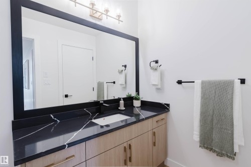 211 Edgemont Green, Edmonton, AB - Indoor Photo Showing Bathroom