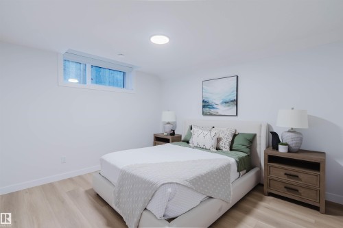 211 Edgemont Green, Edmonton, AB - Indoor Photo Showing Bedroom