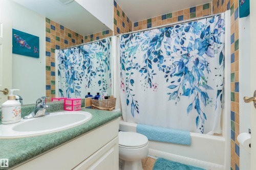 25 3645 145 Avenue, Edmonton, AB - Indoor Photo Showing Bathroom