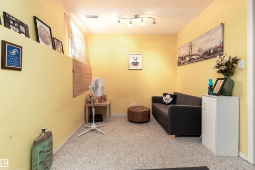 25 3645 145 Avenue, Edmonton, AB - Indoor Photo Showing Other Room