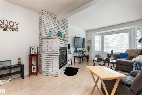 25 3645 145 Avenue, Edmonton, AB - Indoor Photo Showing Living Room