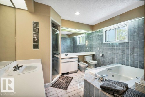 260 Windermere Drive, Edmonton, AB - Indoor Photo Showing Bathroom