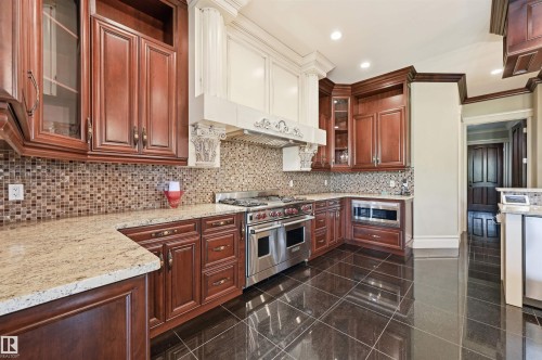 1004 Hollands Point(E), Edmonton, AB - Indoor Photo Showing Kitchen With Upgraded Kitchen
