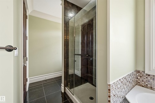 1004 Hollands Point(E), Edmonton, AB - Indoor Photo Showing Bathroom